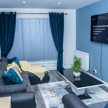 Lush Lodge -Home Away In Telford, For Contractors, Families, Group Of Friends, Long Term Stays Esterno foto