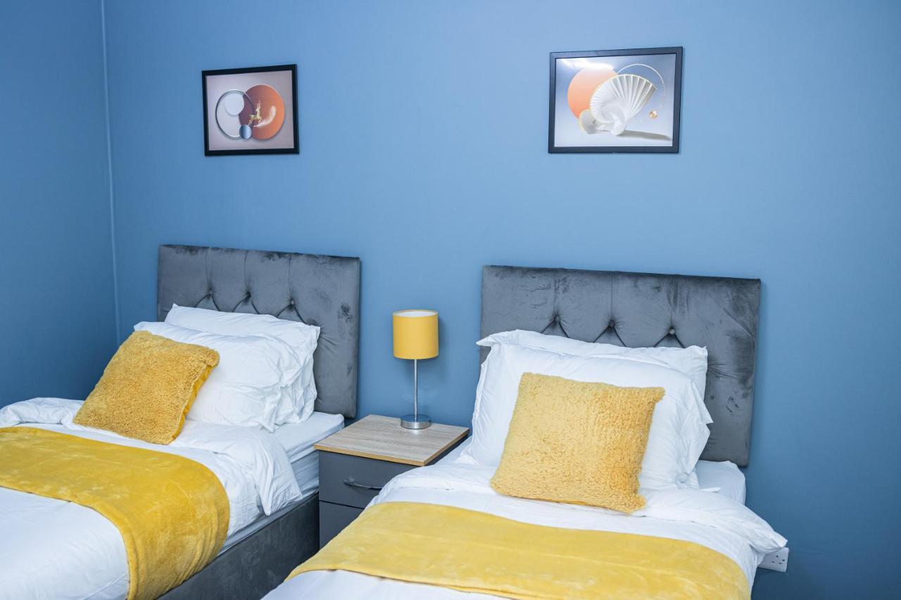 Lush Lodge -Home Away In Telford, For Contractors, Families, Group Of Friends, Long Term Stays Esterno foto