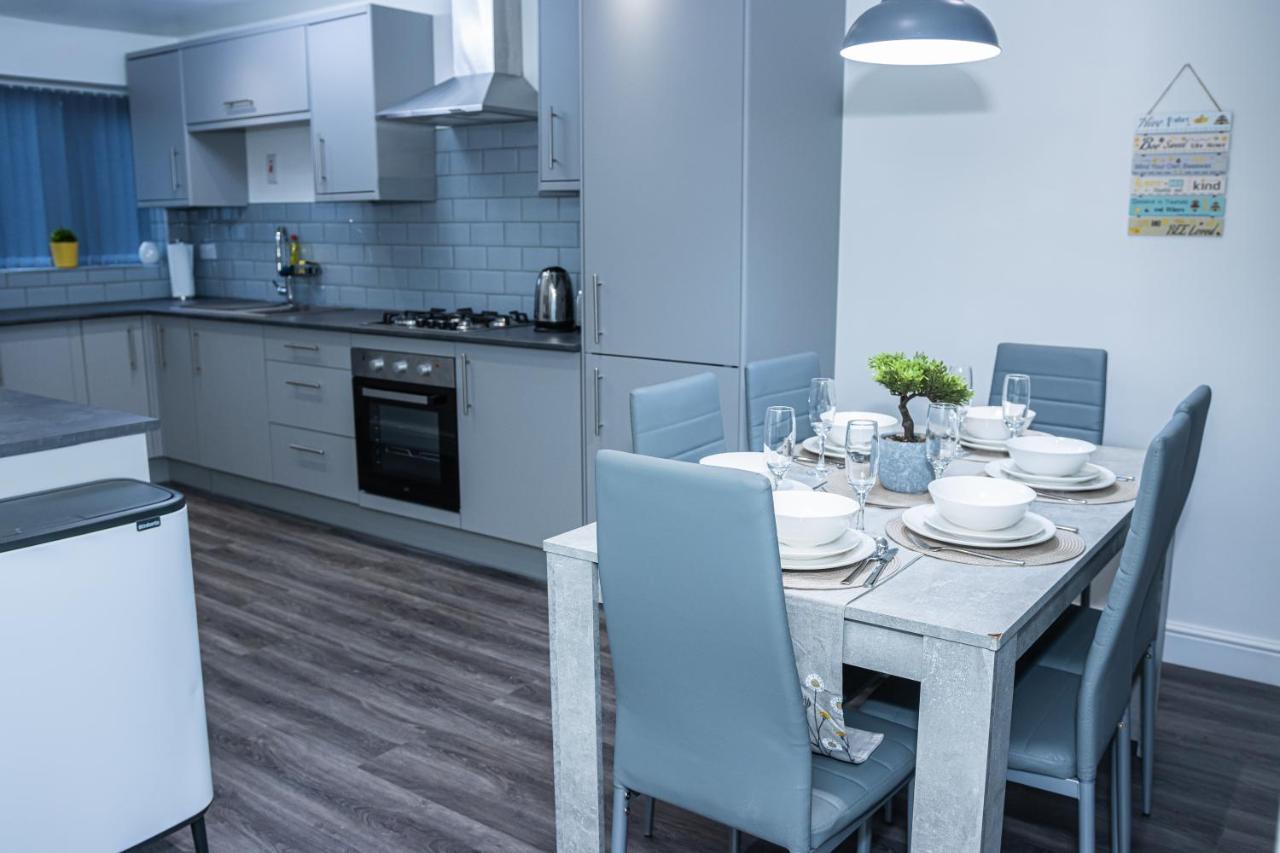 Lush Lodge -Home Away In Telford, For Contractors, Families, Group Of Friends, Long Term Stays Esterno foto